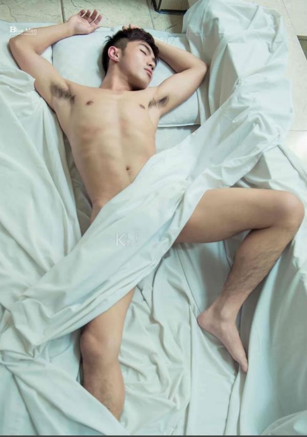 Whoseman-8-花漾文青男孩-許禾